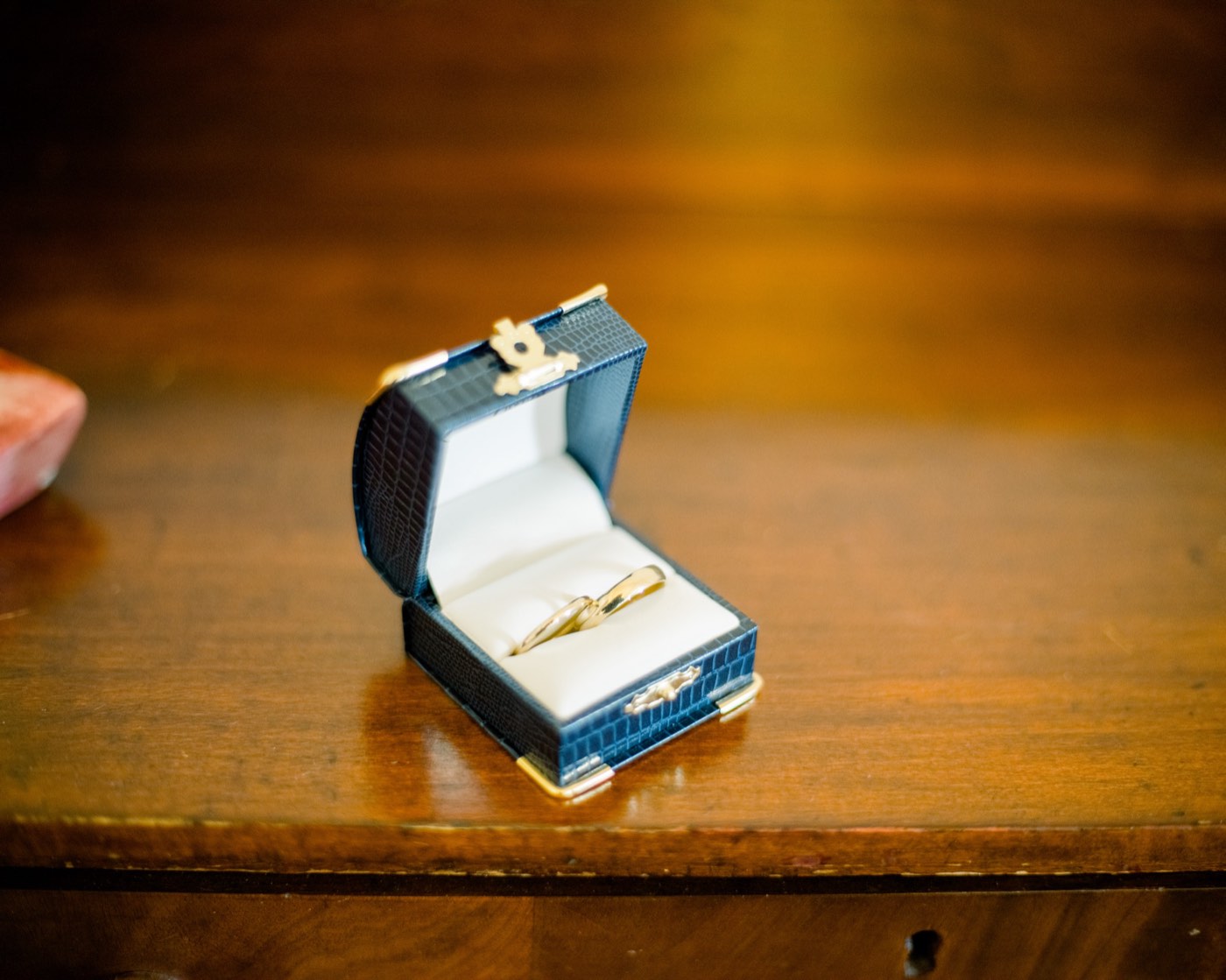 A beginner wedding coordinator choosing between invoicing, CRM, and payment tools on a laptop.